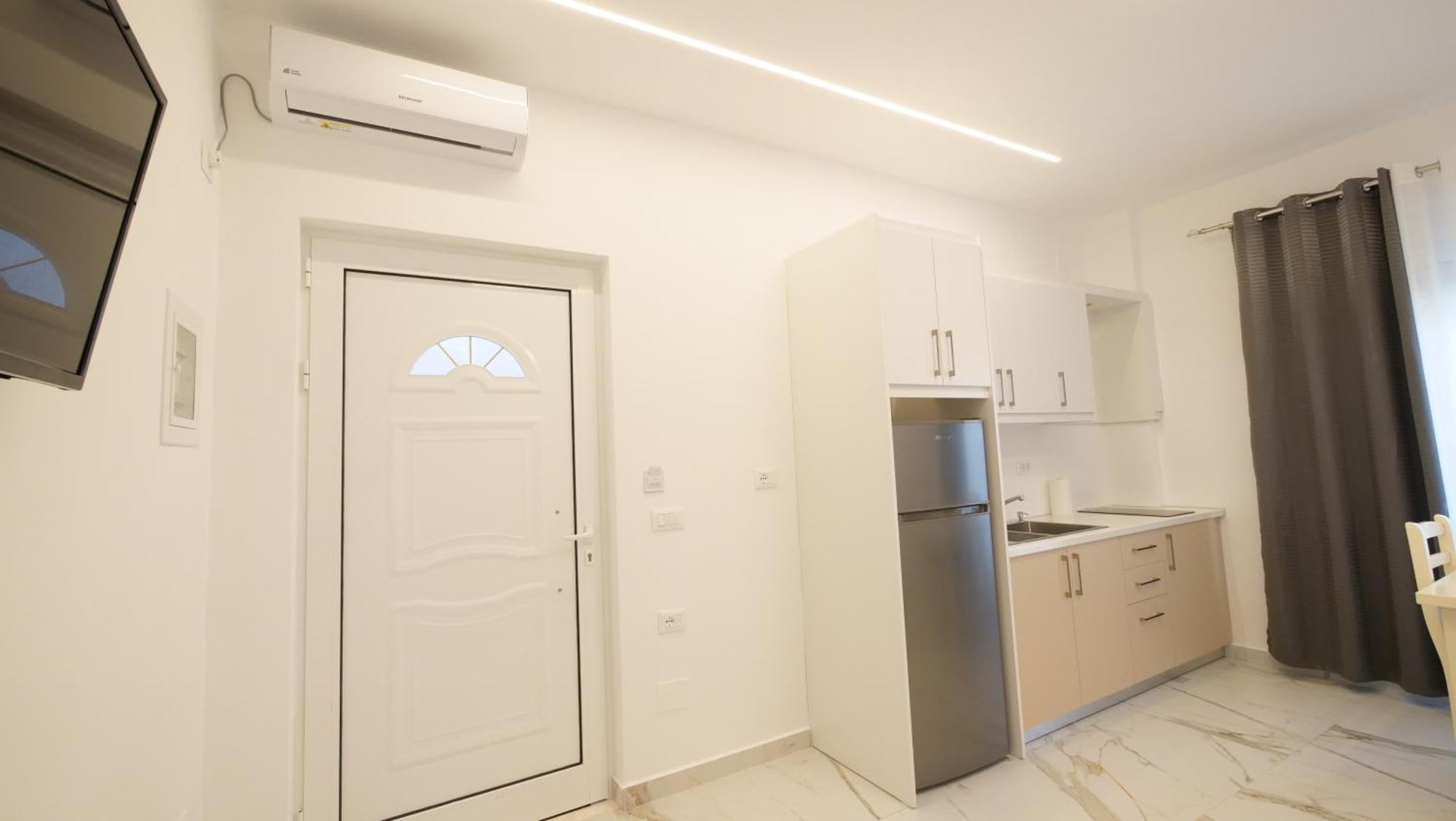 Blue Mare Apartments Sarandë Esterno foto