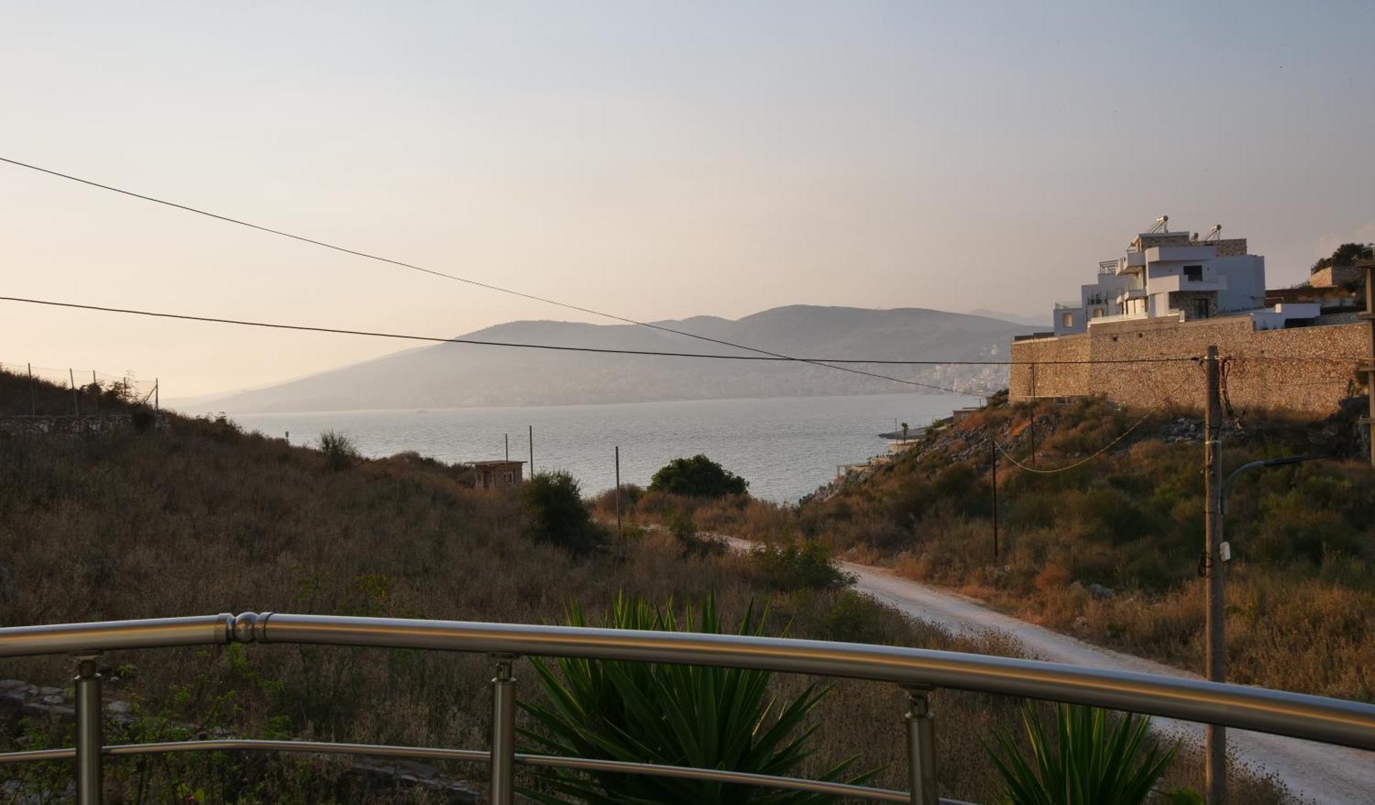 Blue Mare Apartments Sarandë Esterno foto
