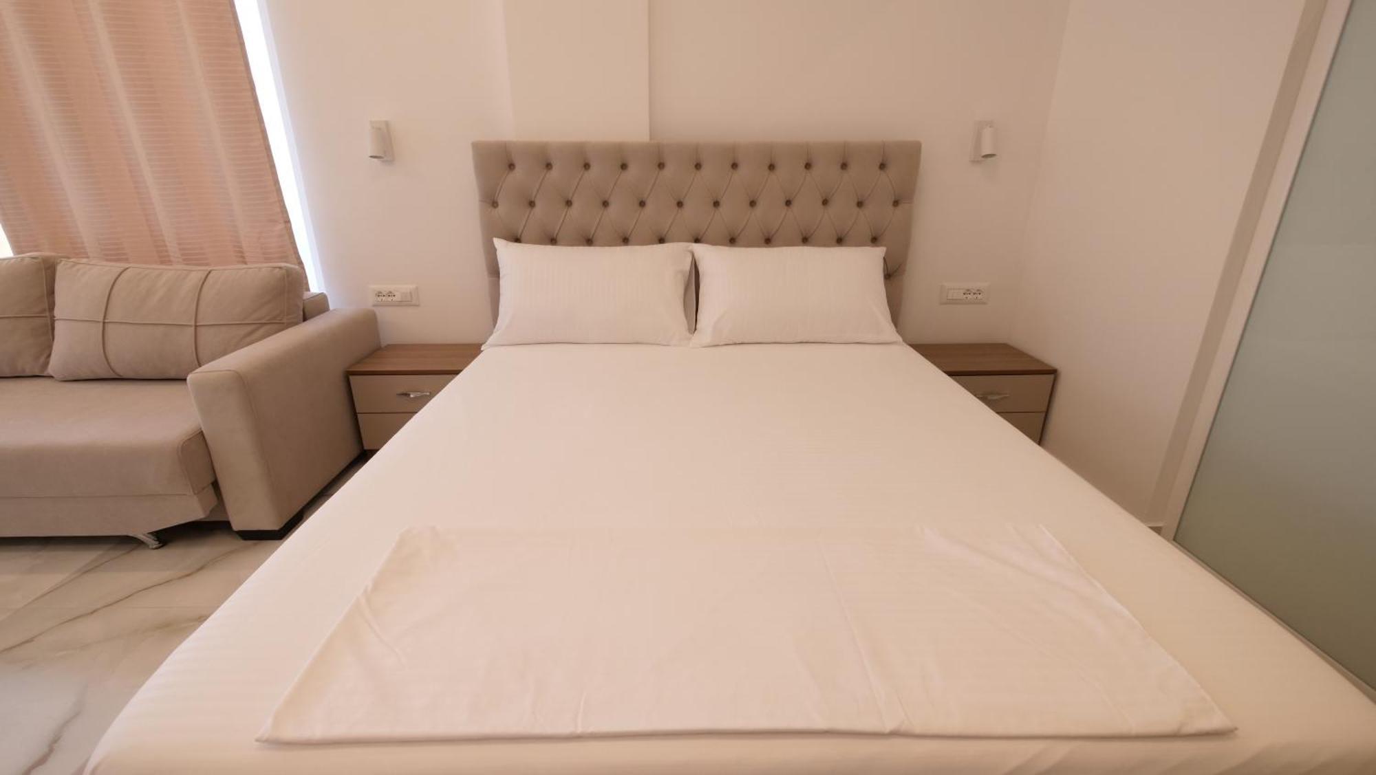 Blue Mare Apartments Sarandë Esterno foto