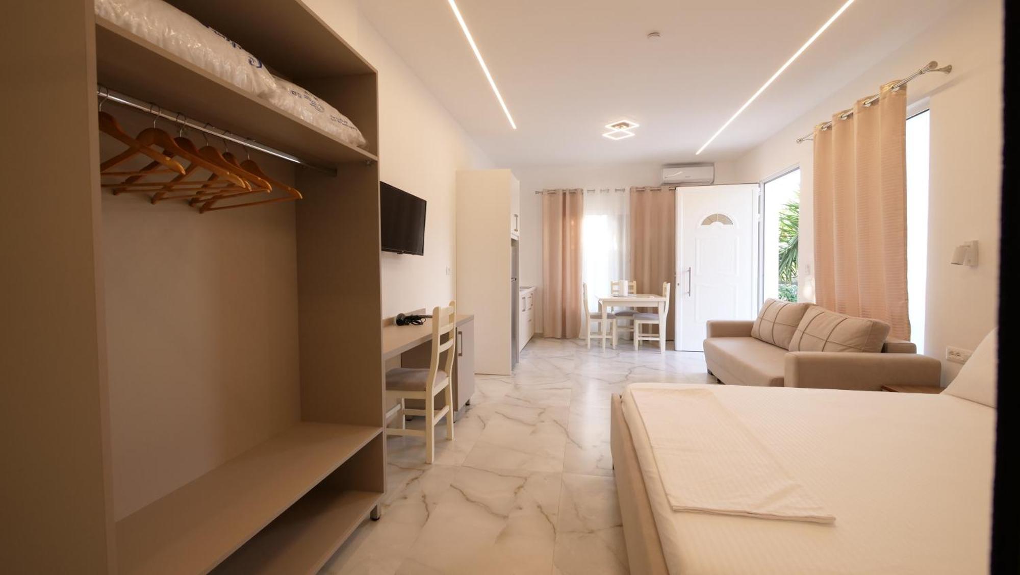 Blue Mare Apartments Sarandë Esterno foto