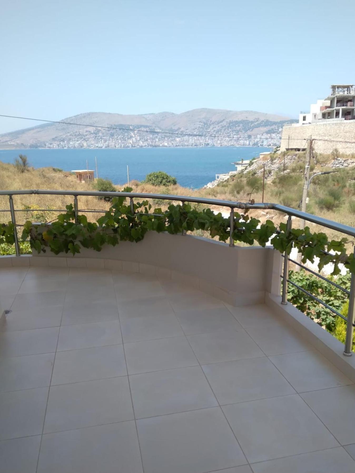 Blue Mare Apartments Sarandë Esterno foto
