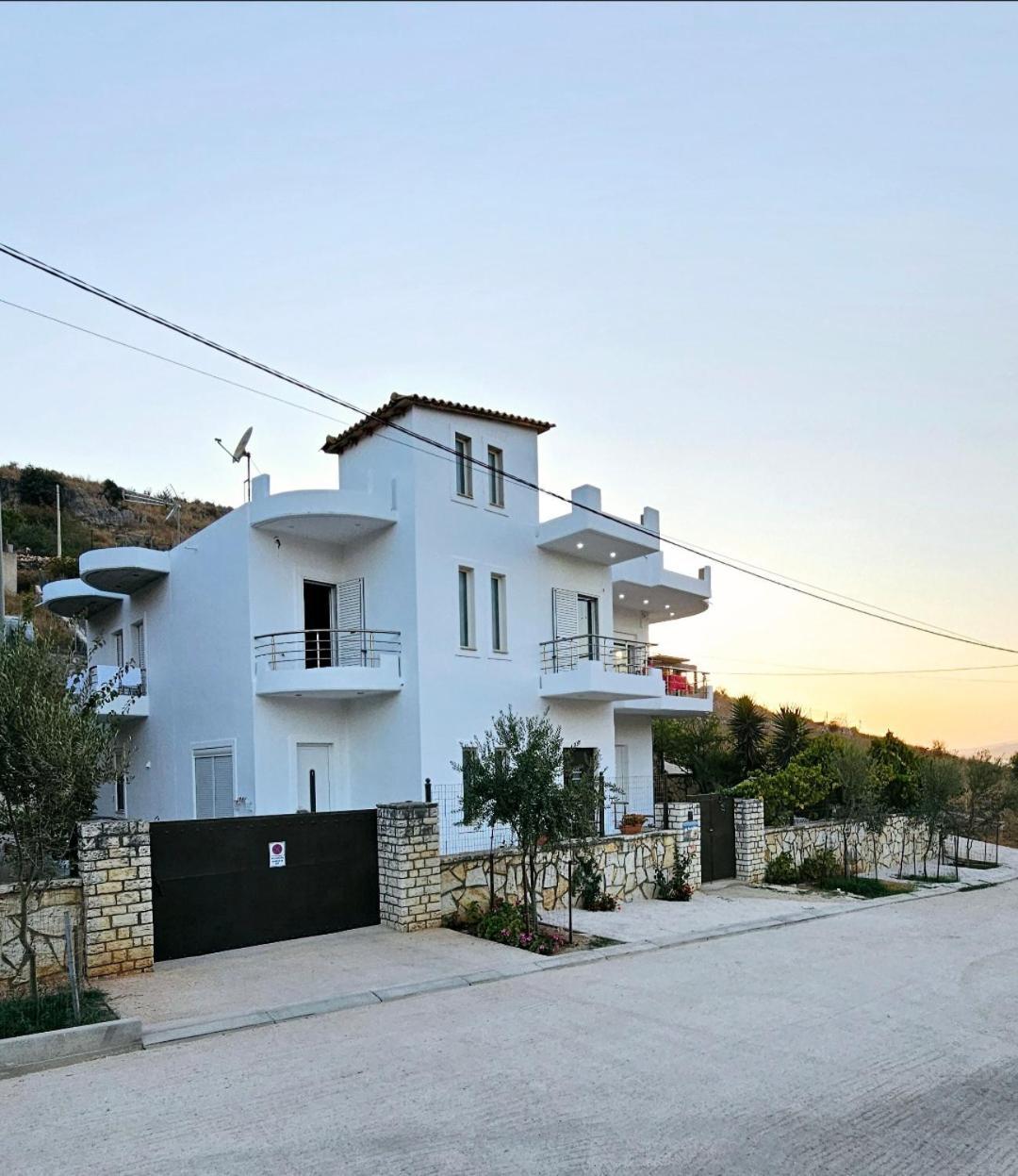 Blue Mare Apartments Sarandë Esterno foto