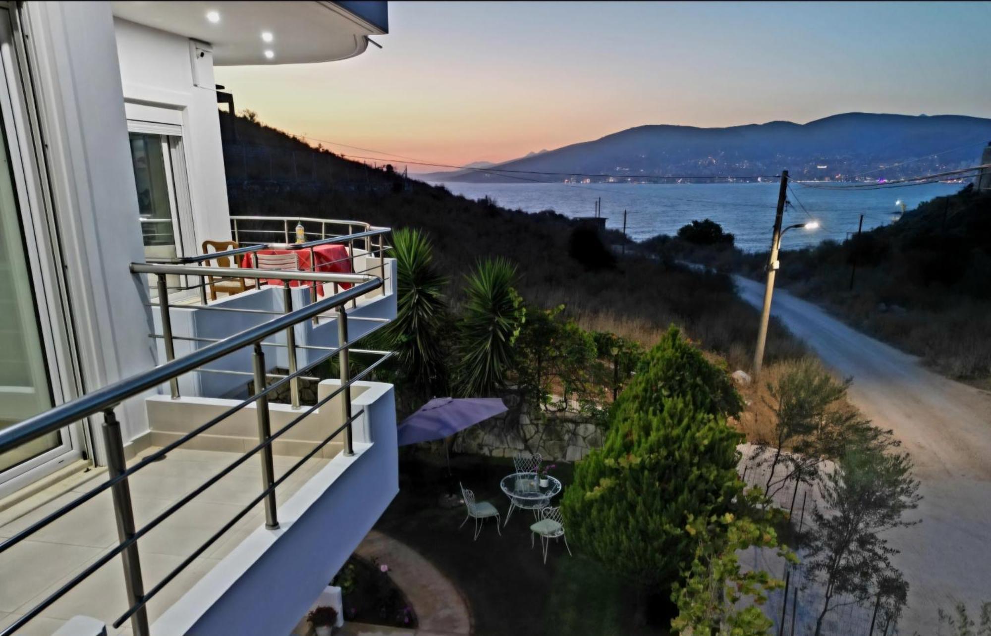 Blue Mare Apartments Sarandë Esterno foto
