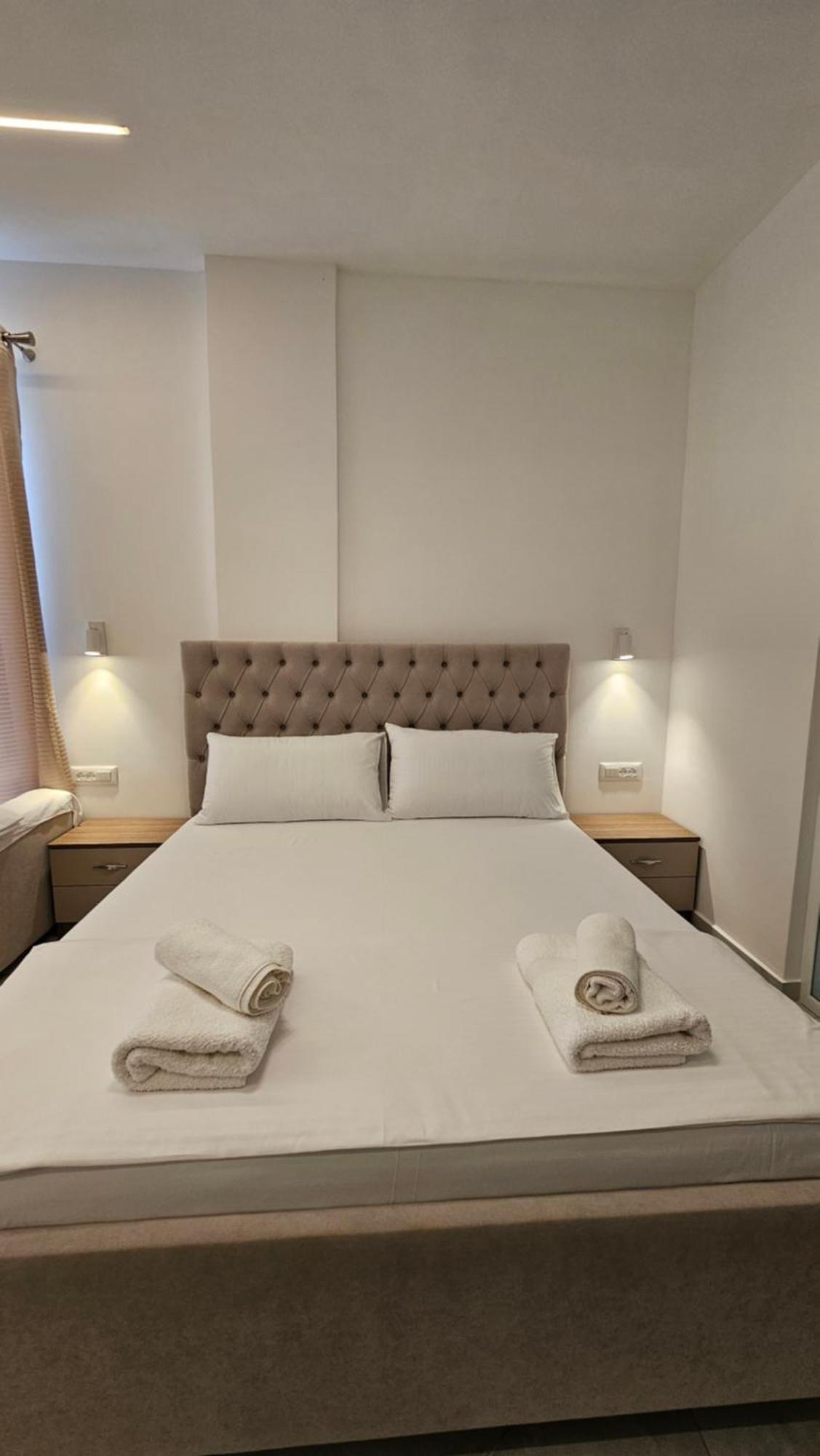 Blue Mare Apartments Sarandë Esterno foto