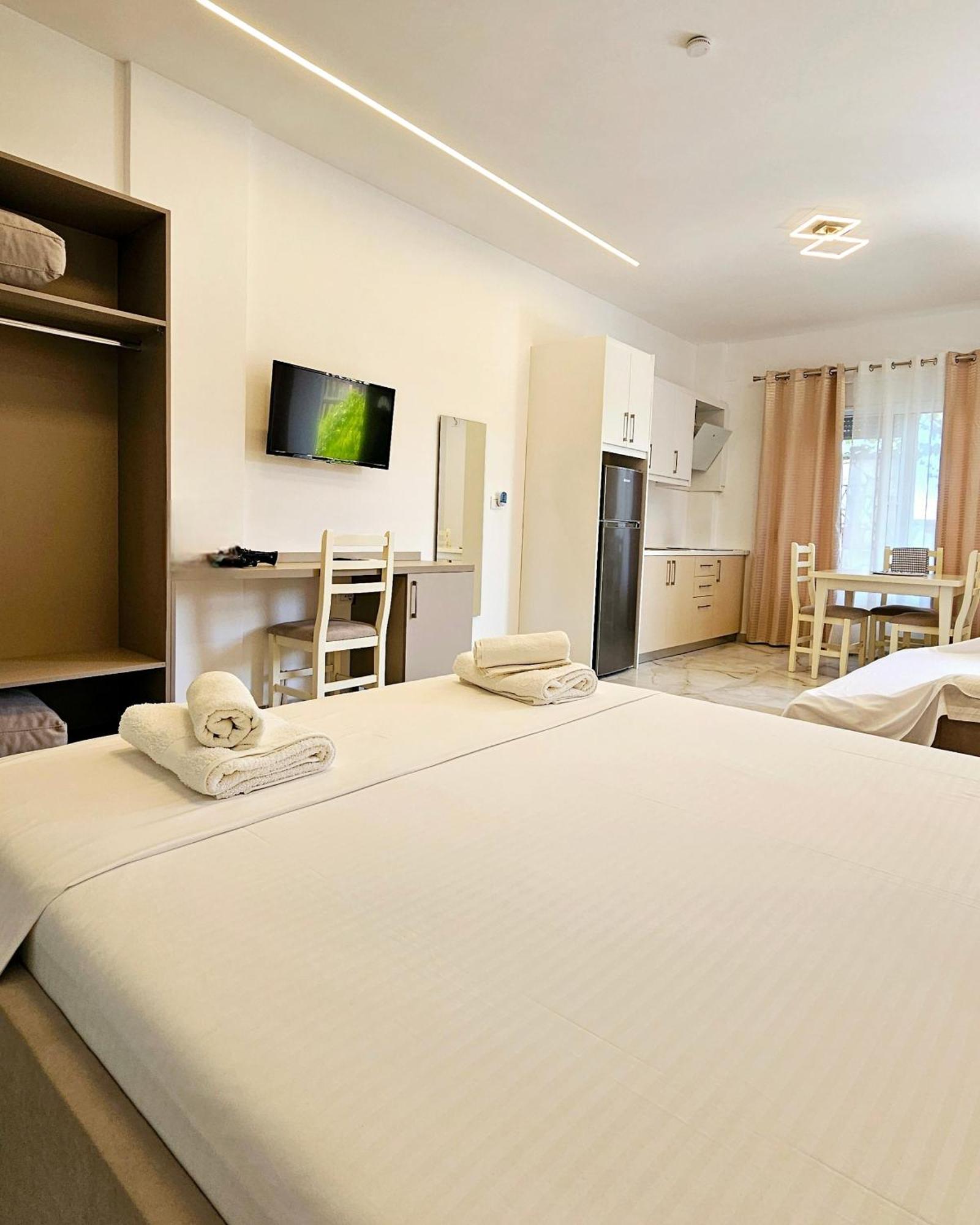 Blue Mare Apartments Sarandë Esterno foto
